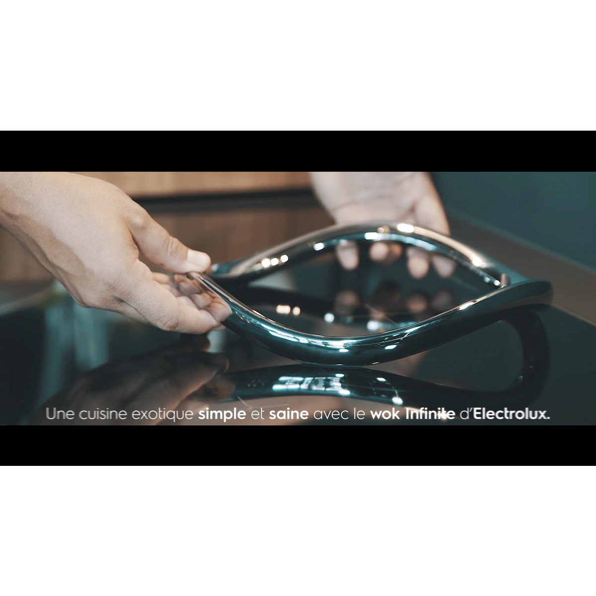 Electrolux - Wok induction bombé avec support - INFI-WOK